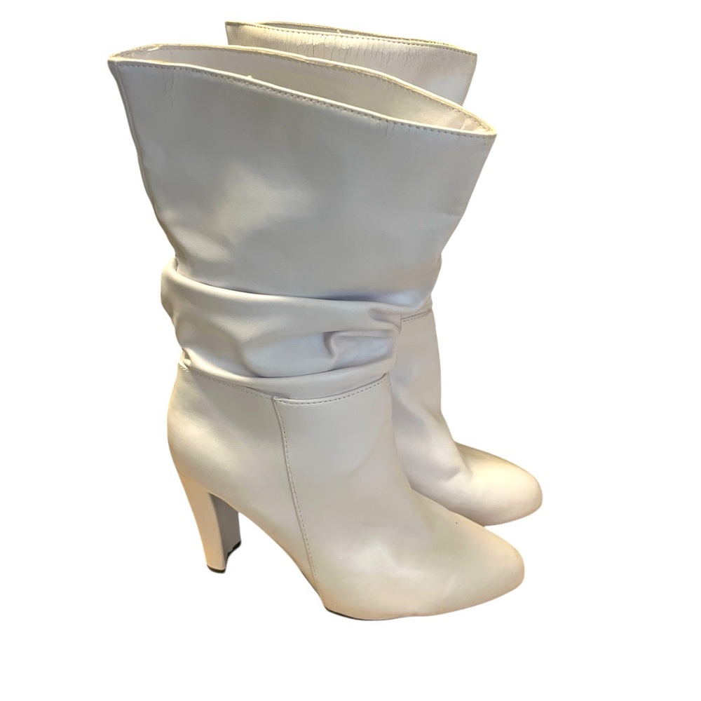 Women's white boots 6.5 M